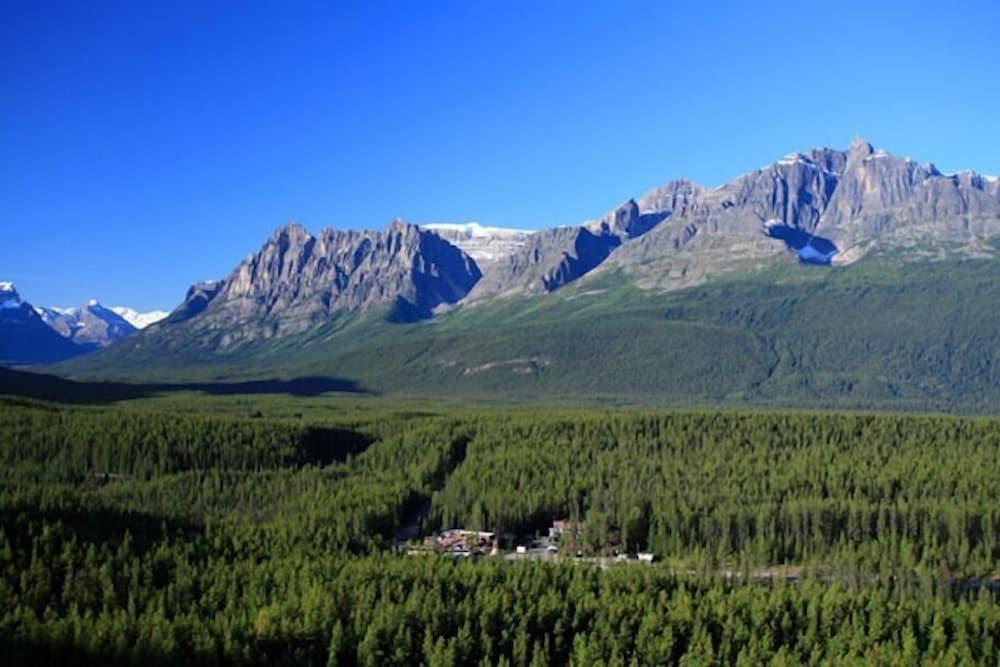 Sunwapta Falls Rocky Mountain Lodge Jasper Exterior photo