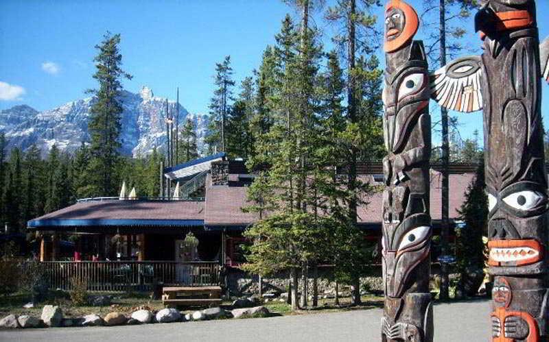 Sunwapta Falls Rocky Mountain Lodge Jasper Exterior photo