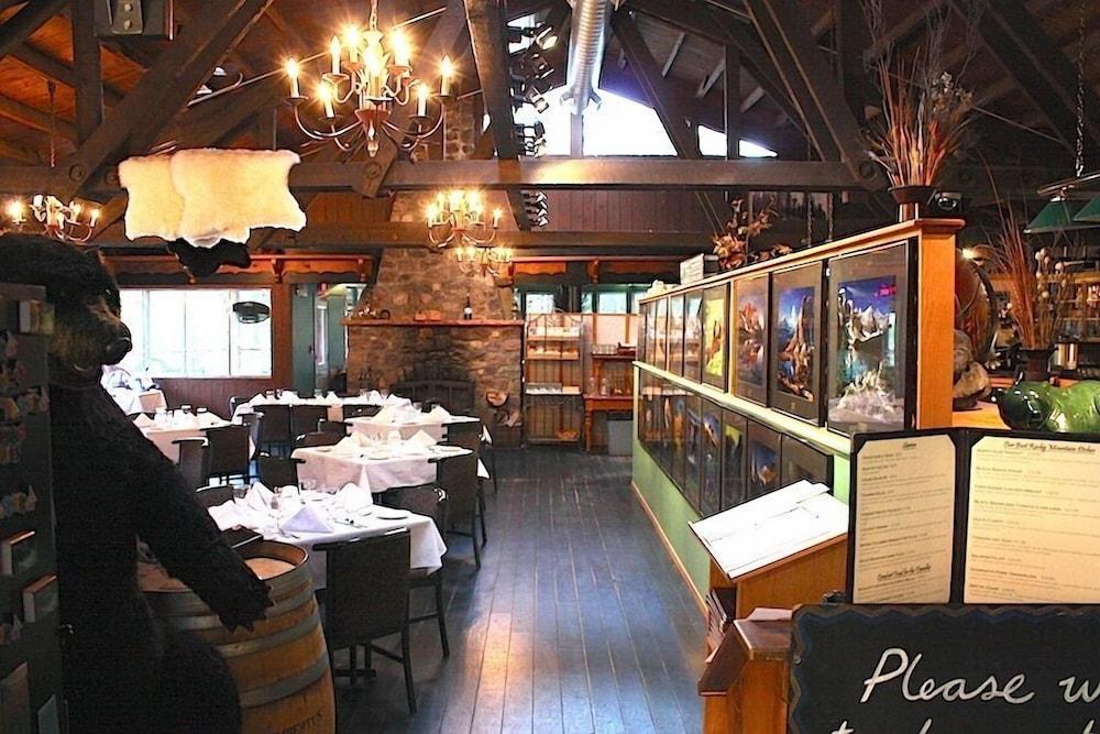 Sunwapta Falls Rocky Mountain Lodge Jasper Exterior photo