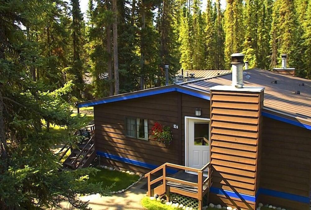 Sunwapta Falls Rocky Mountain Lodge Jasper Exterior photo